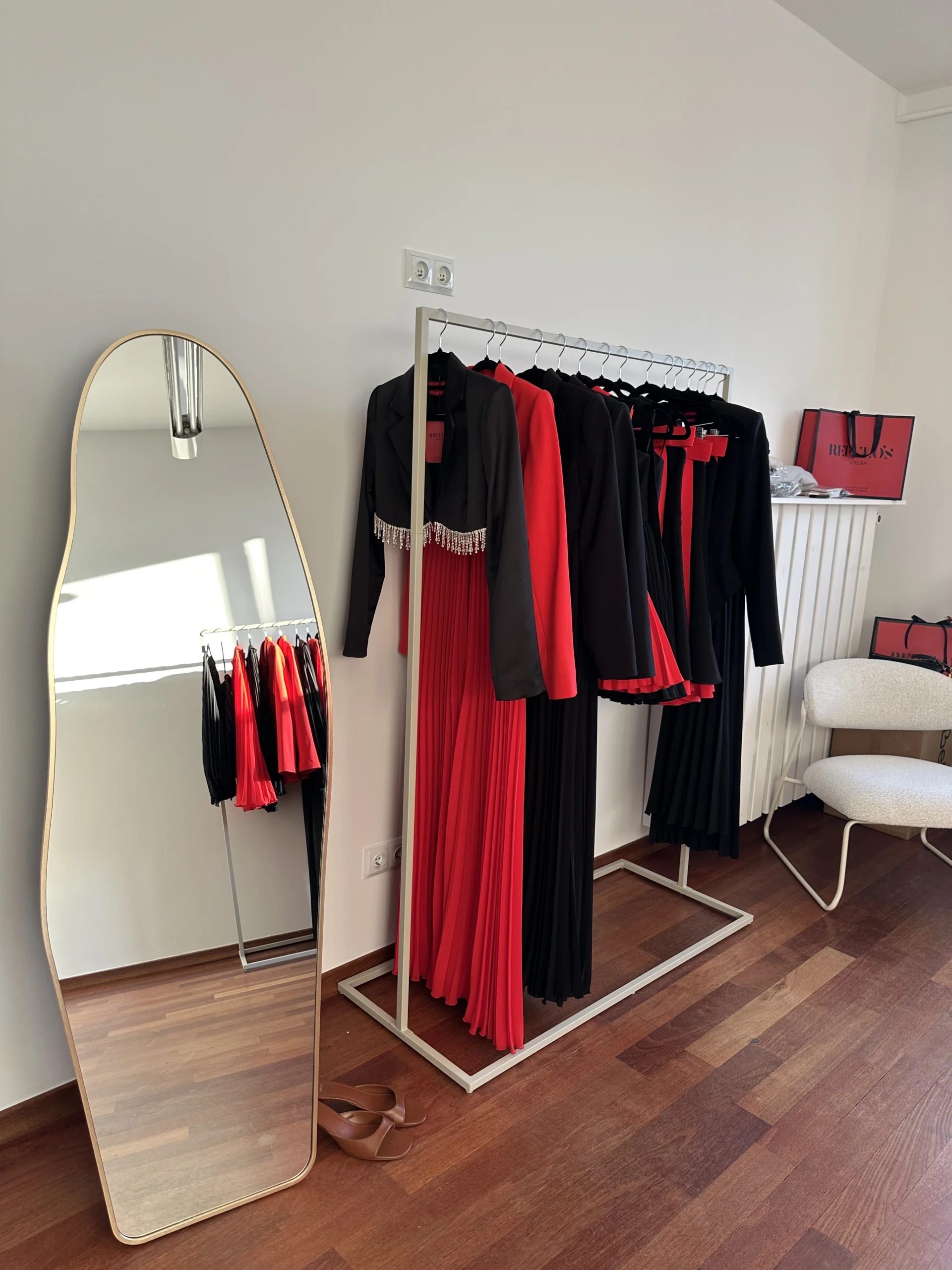 Salon REPULO'S Warszawa - elegancka sukienka z autorskiej kolekcji Kateryny Nechyporenko