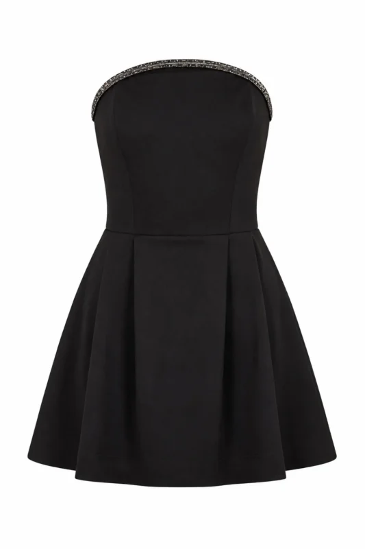 Elegant cocktail dress with crystal embellishments by REPULO’S
