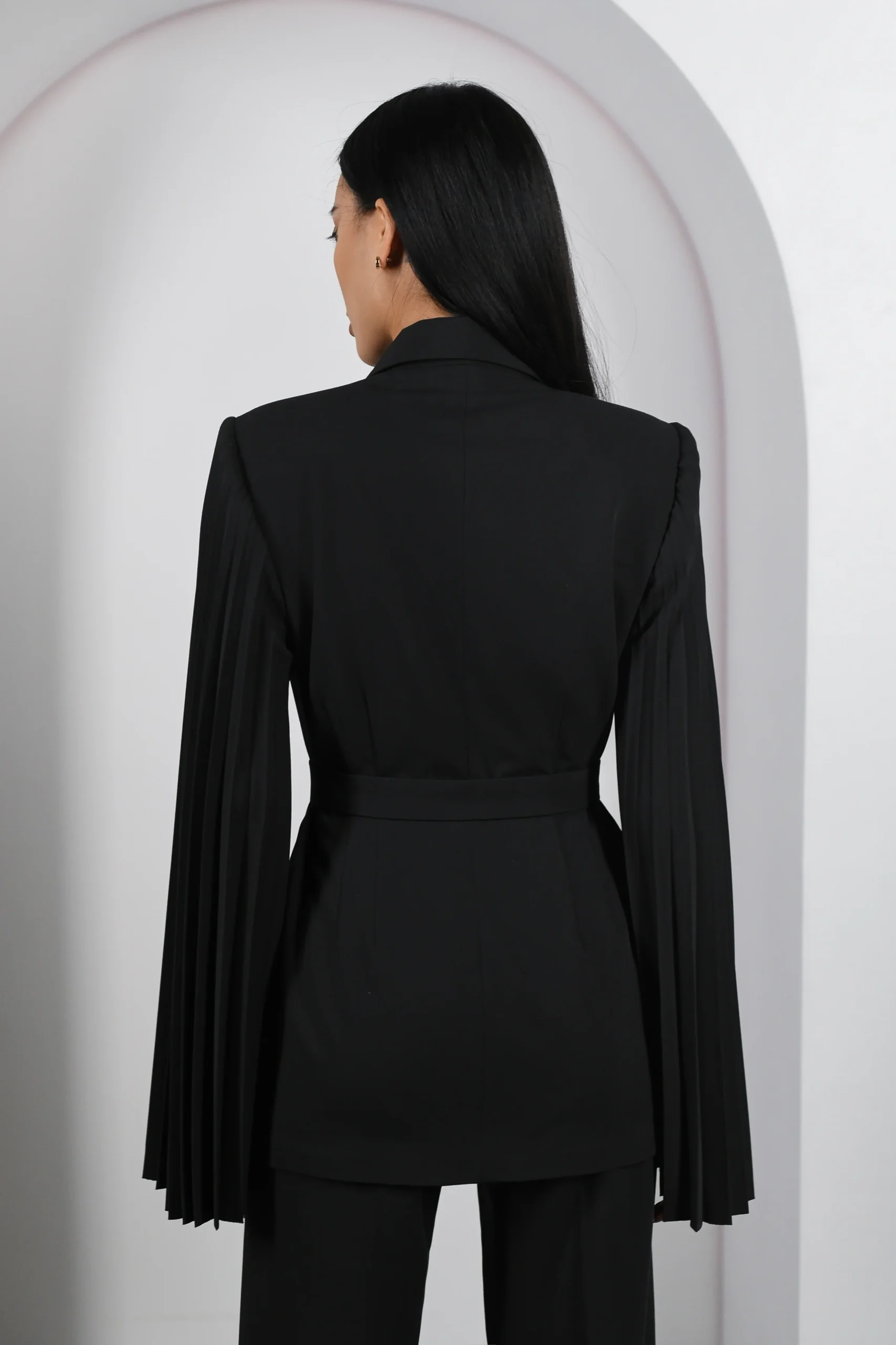 Elegant black tailored blazer with detachable belt by REPULO’S