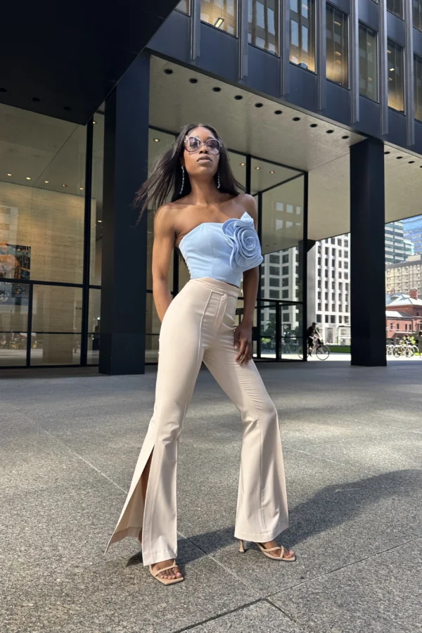 Elegant split-leg beige trousers for cocktail parties by REPULO’S
