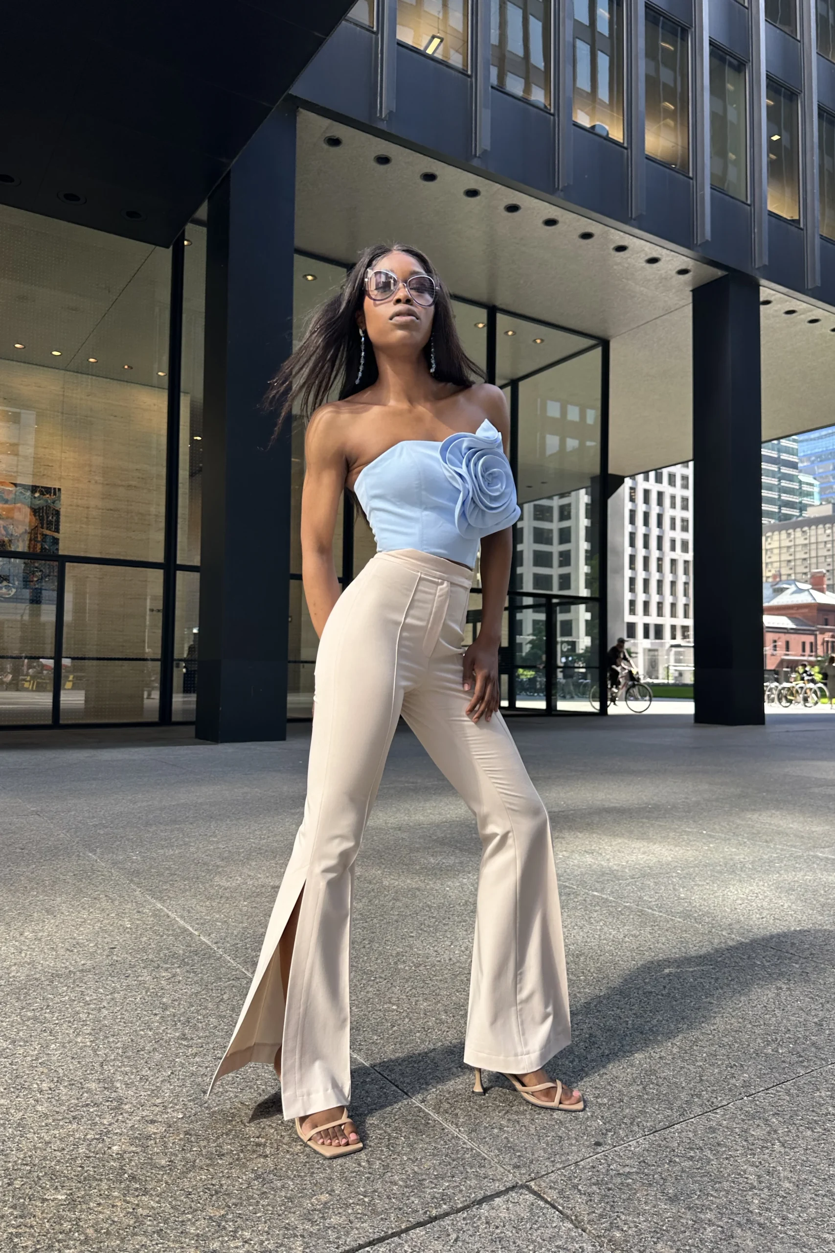 Elegant split-leg beige trousers for cocktail parties by REPULO’S