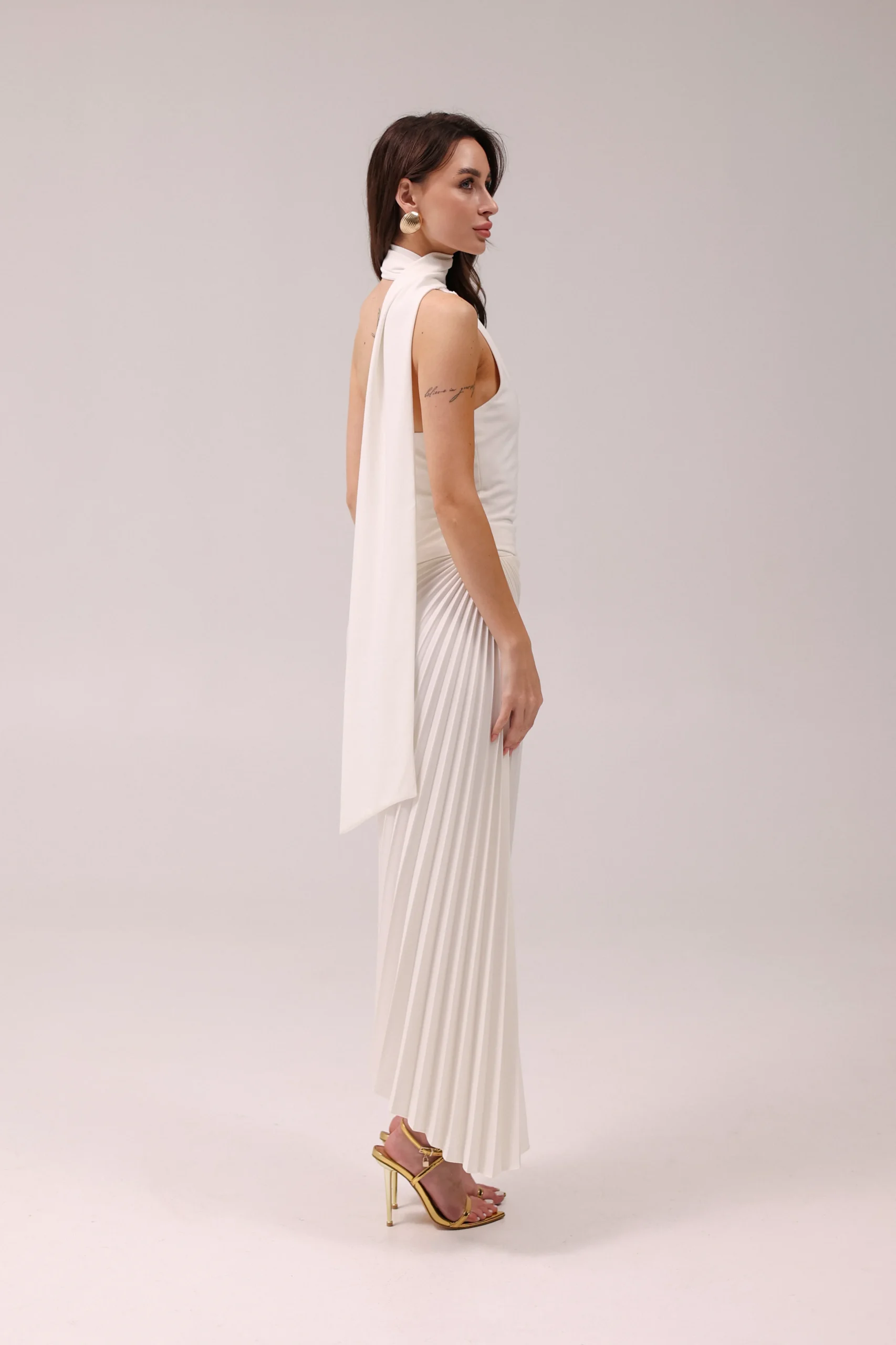 Flowing asymmetrical skirt for beach dinners and luxury holidays by REPULO’S