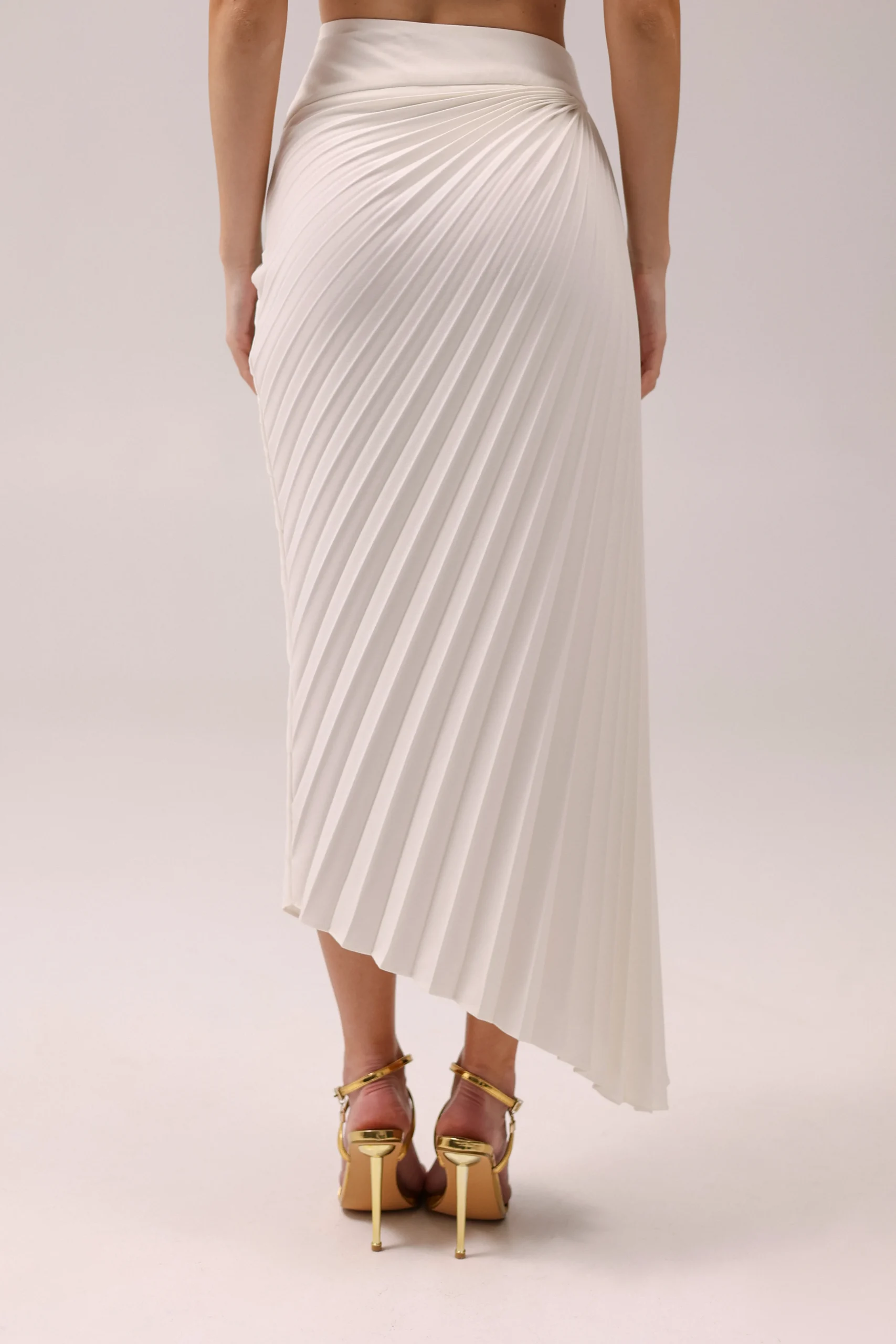 Designer pleated skirt for sophisticated everyday outfits by REPULO’S