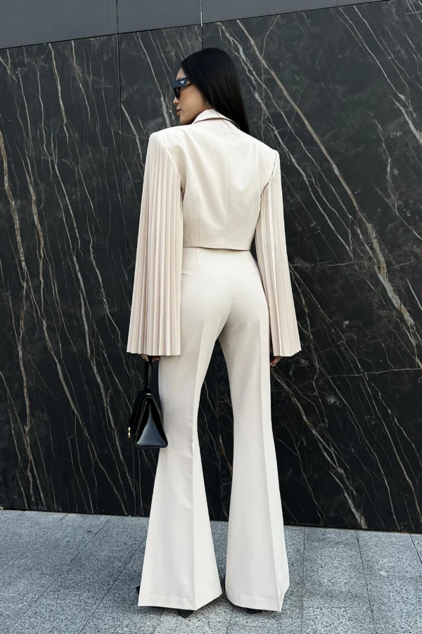 Women’s elegant split-leg beige pants for fashion-forward styling by REPULO’S