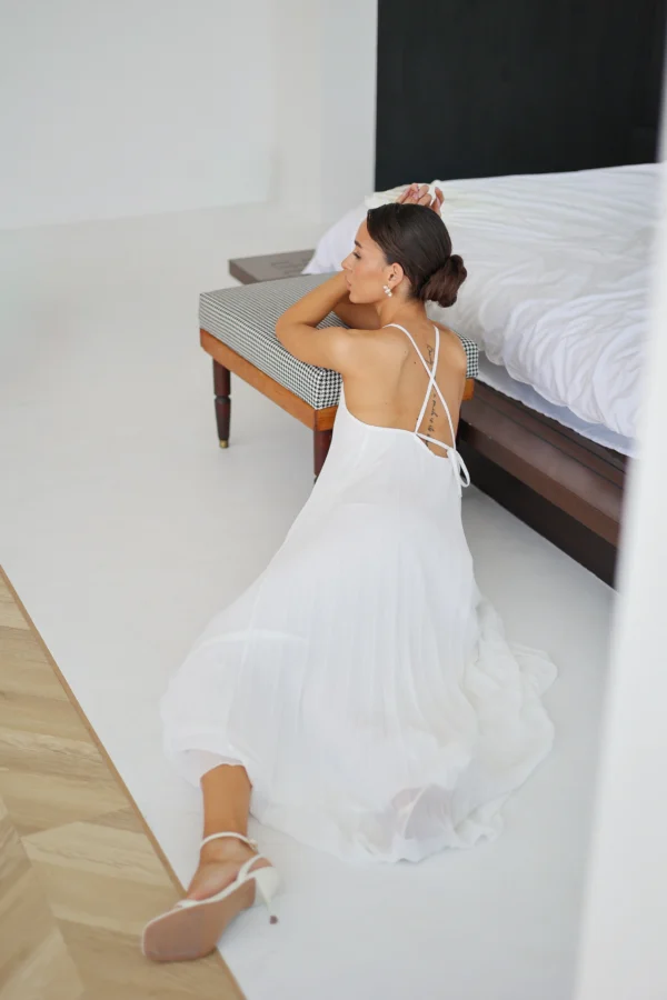 Flowing chiffon maternity dress for elegant pregnancy styling by REPULO’S