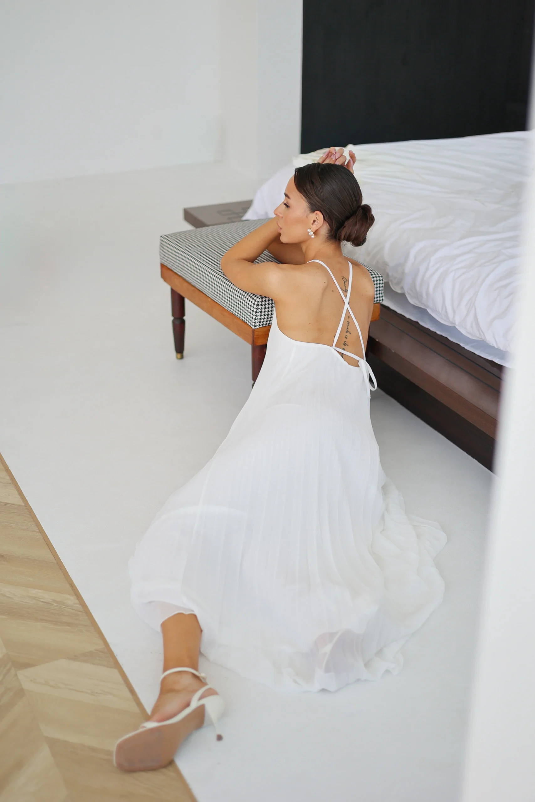 Flowing chiffon maternity dress for elegant pregnancy styling by REPULO’S