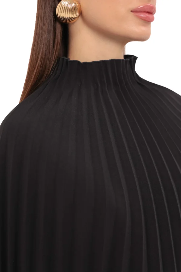 Women’s elegant cape with sculptural pleats by REPULO’S