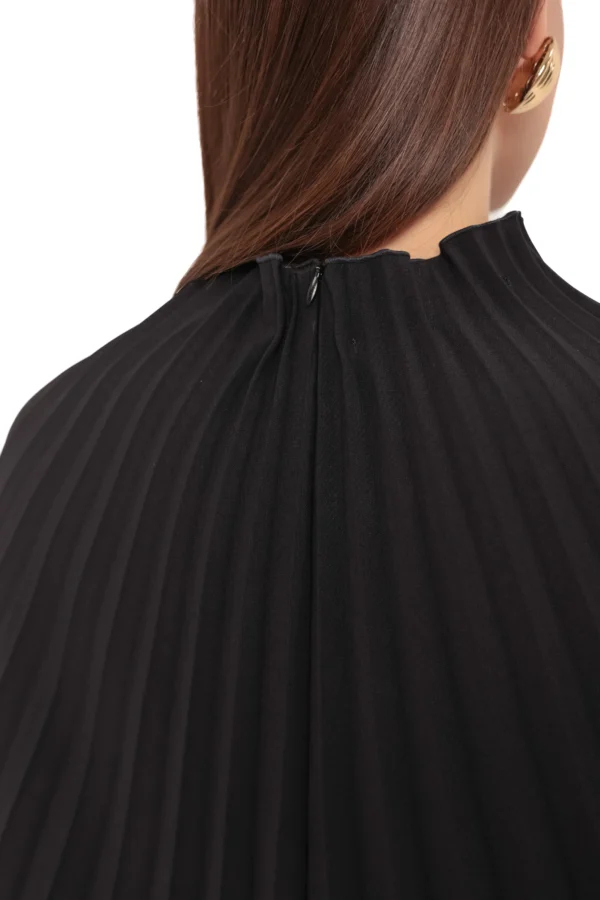 Pleated black cape with elegant turtleneck by REPULO’S - detail