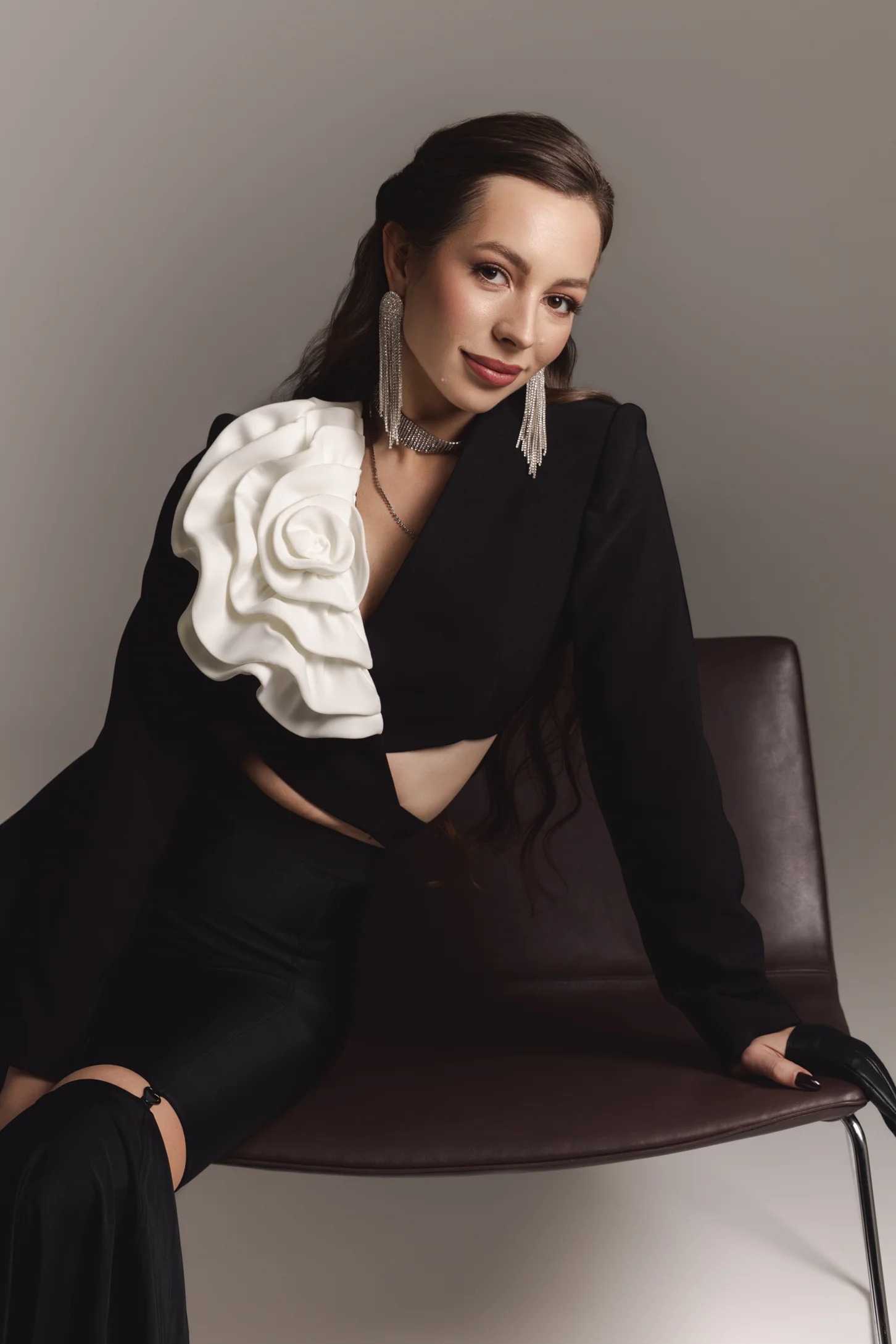 Elegant cropped blazer for cocktail parties and celebrations by REPULO’S