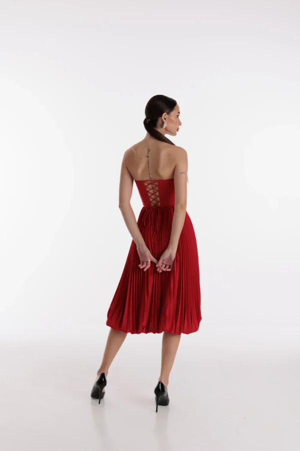 Elegant lace-up red corset top for sophisticated evening outfits by REPULO’S