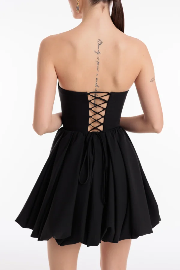 Elegant lace-up black corset top for sophisticated evening outfits by REPULO’S