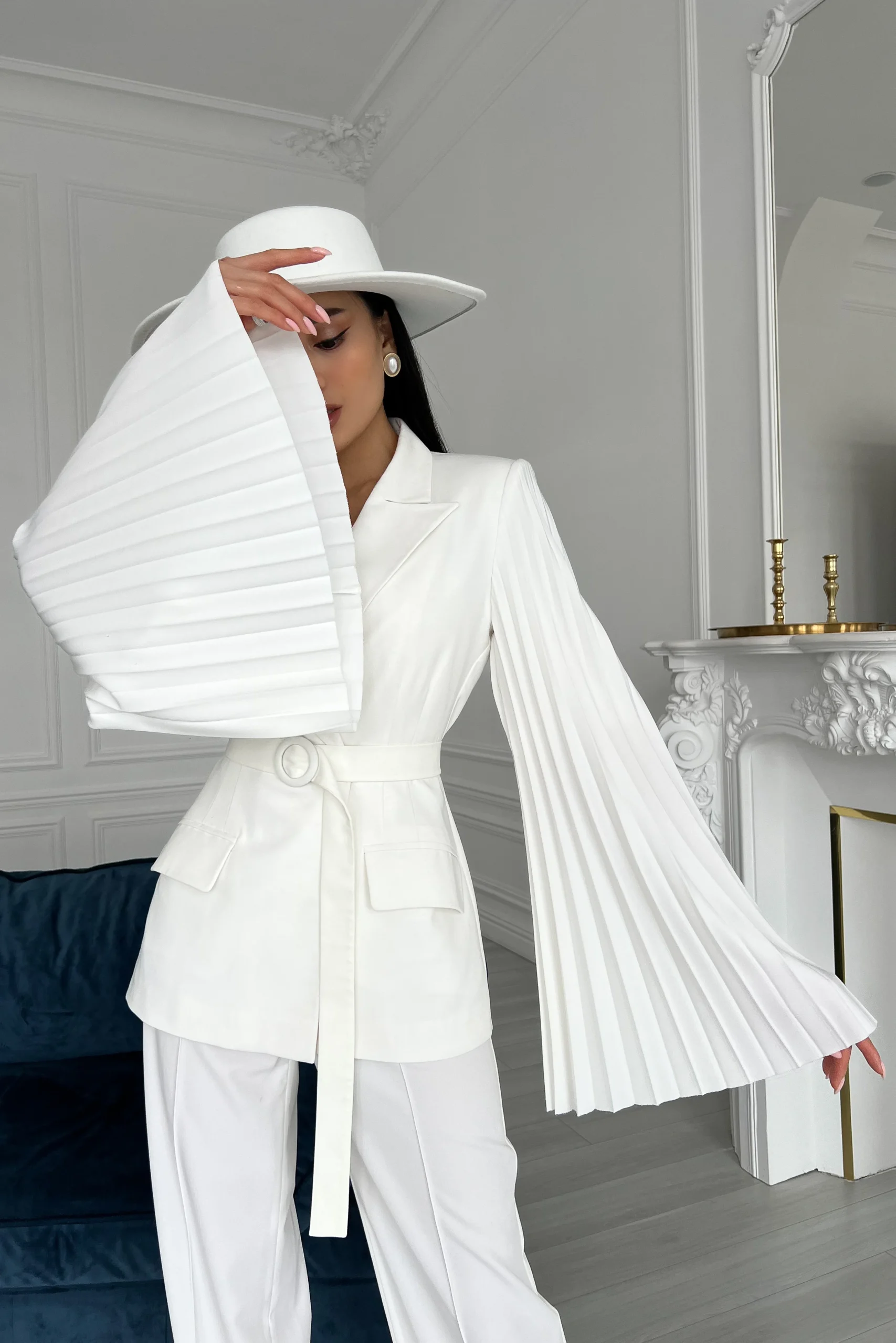 White double-breasted fitted blazer for women by REPULO’S