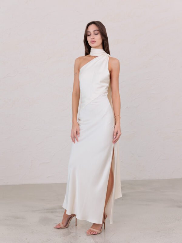 Minimalist silk satin dress for black-tie events by REPULO’S