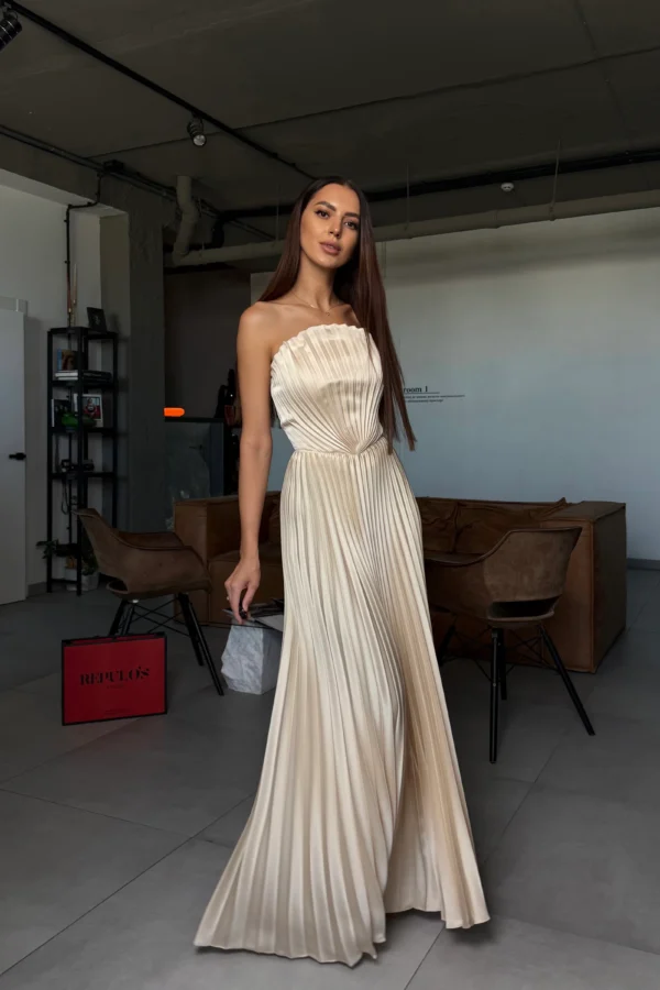 Hellbeiges Satin-Maxikleid Shella mit trägerloser Korsage, REPULO'S