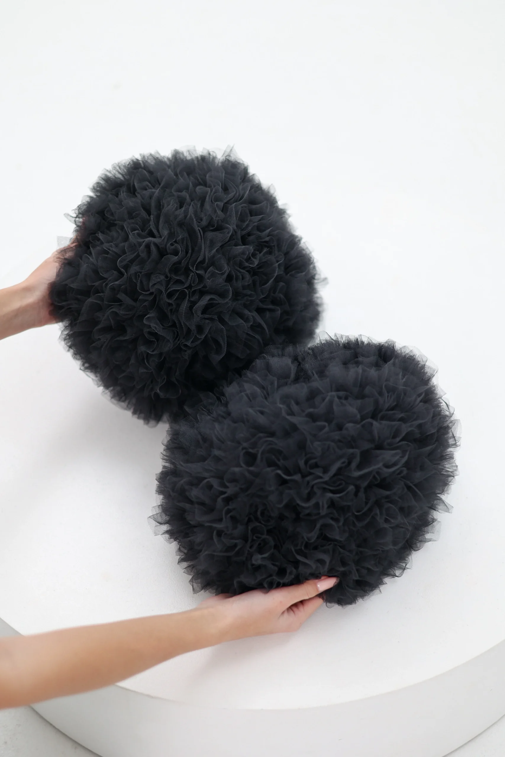 Pair of black detachable tulle puff sleeves, product photo