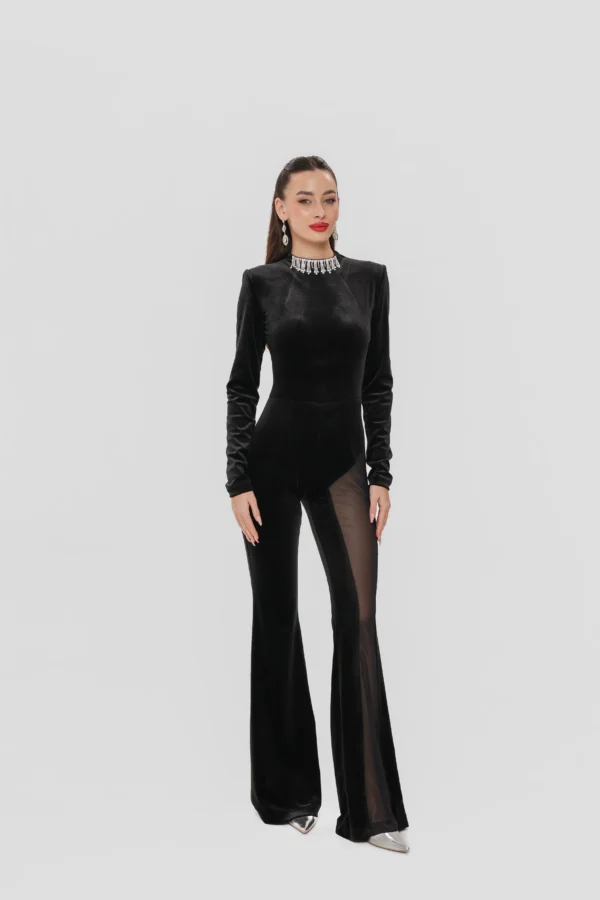 Elegant evening look with the Mila velvet jumpsuit