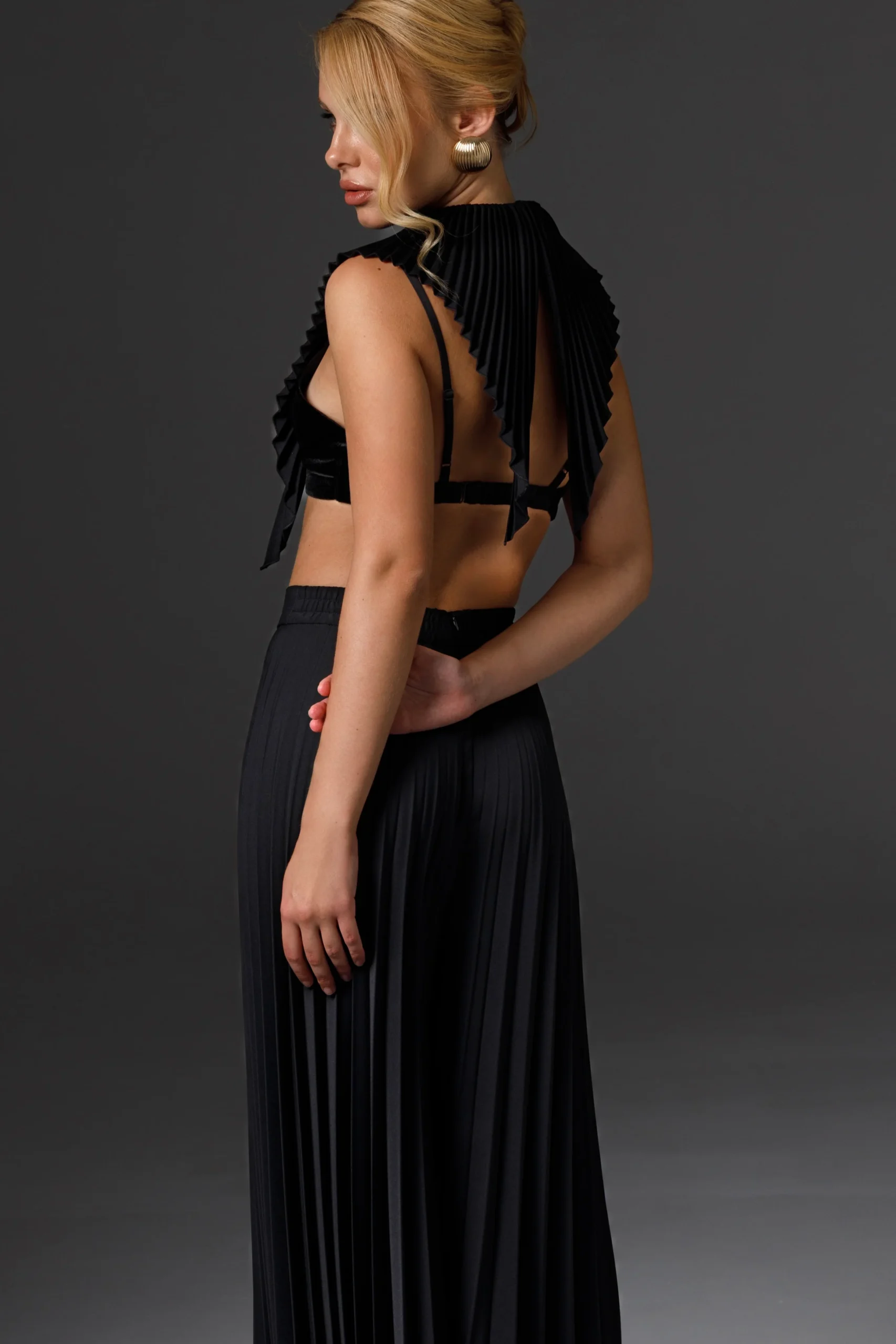 Designerski plisowany kołnierz Amber do marynarki damskiej, REPULO’S