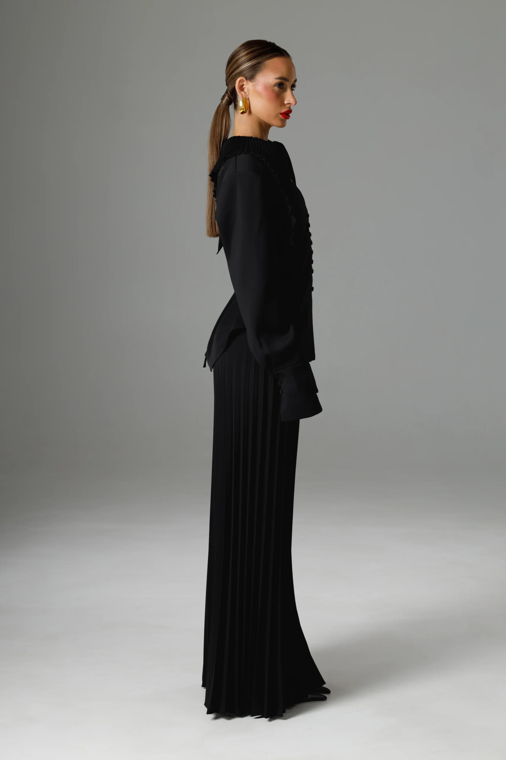 Designerska koszula z poduszkami na ramionach i sznurowaniem z tyłu Amber, REPULO’S