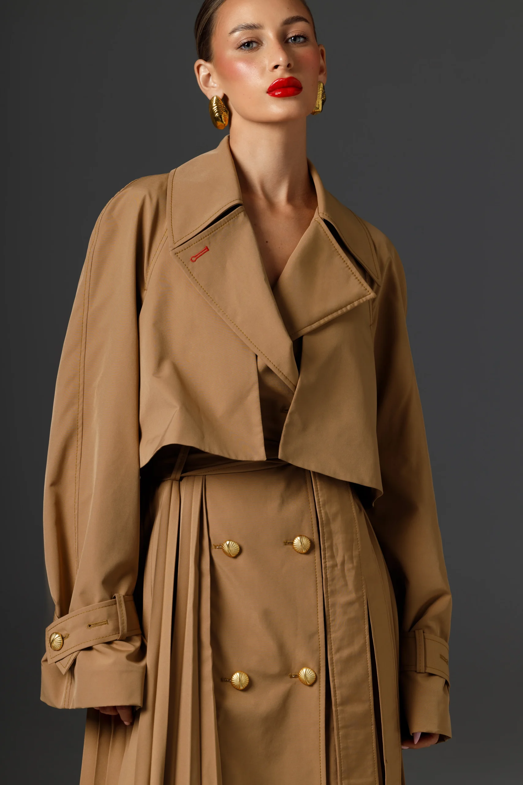 Damen-Trenchcoat Amber mit breiten Revers und Plissee-Rücken, REPULO'S