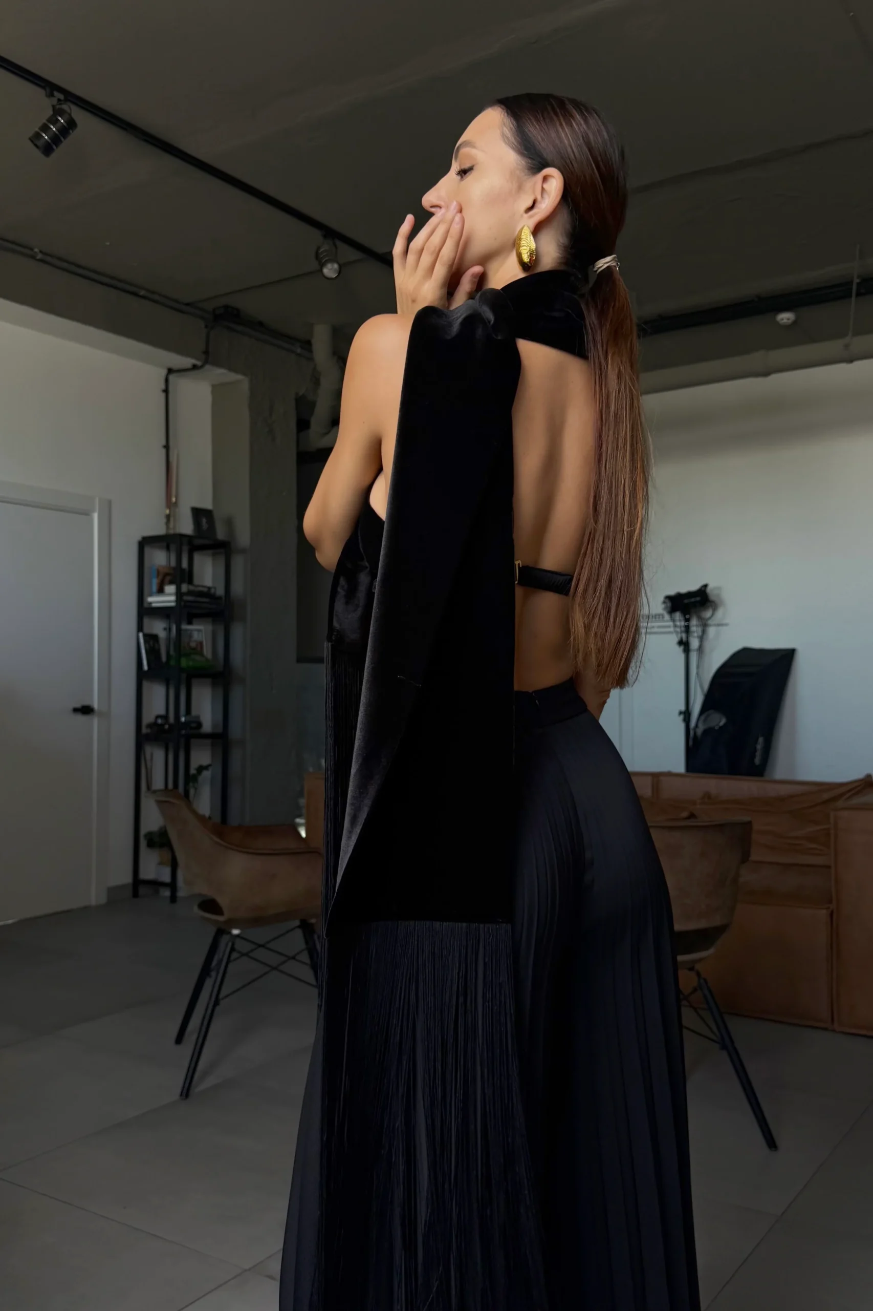 Elegant women’s velvet scarf Lure with long black fringe, REPULO’S